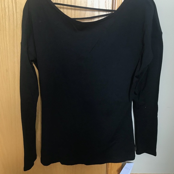 Long Sleeve black fabletics top NWT size small - Picture 2 of 4